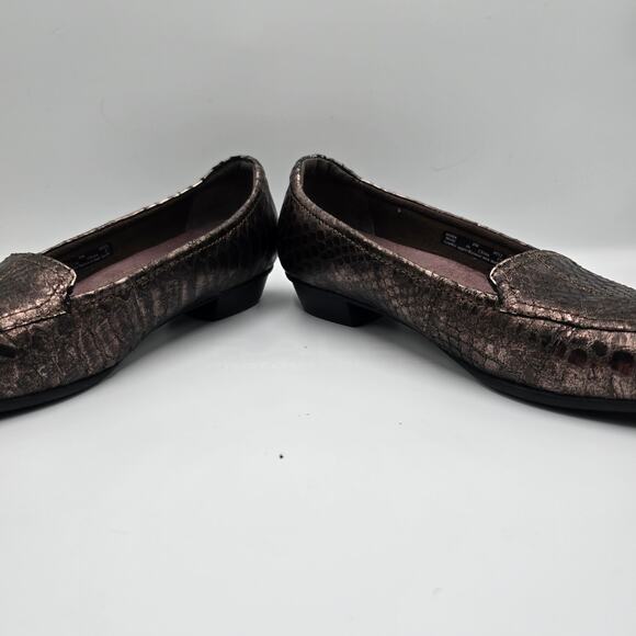Clarks Everyday Active Air bronze snakeskin leather loafer womans size 8W - Picture 7 of 13